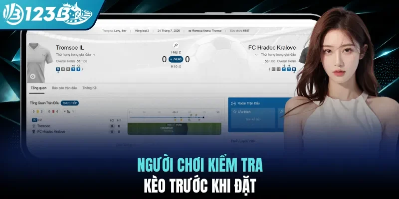 Người chơi kiểm tra kèo trước khi đặt