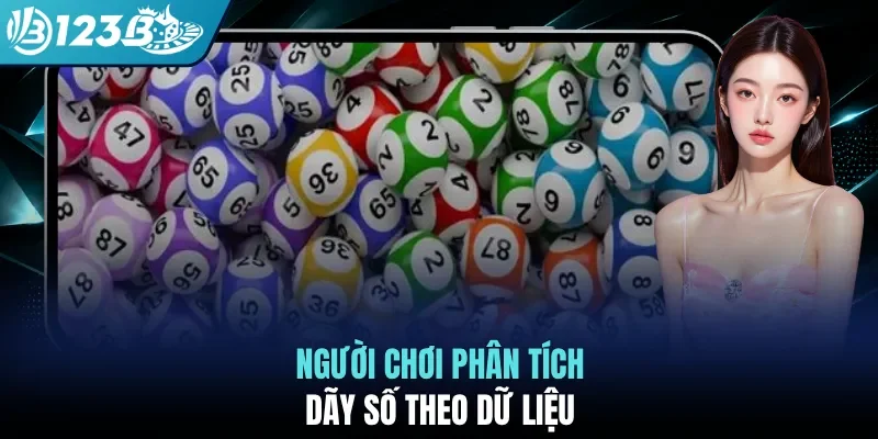 Người chơi phân tích dãy số theo dữ liệu